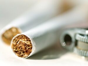 Palenie tytoniu szkodzi zdrowiu - foto: info-wars.org