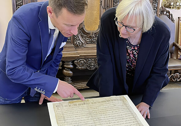 gotz-horoldt-badanie-dokumentu-fot-stefan-muchler